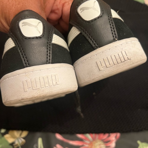 Women’s Puma Suede Sneakers, Sz 10, well maintained - Picture 2 of 4